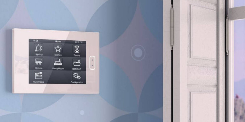 Панель Zennio Z40 поддерживает портретную ориентацию